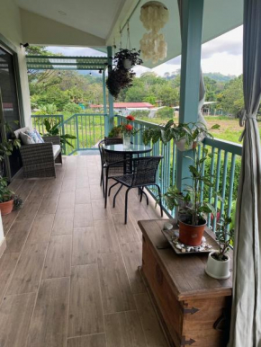 Apartamento con Terraza y Vista al Jardín